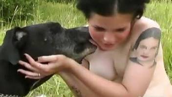 Beauty gets to show her pussy during dog sex